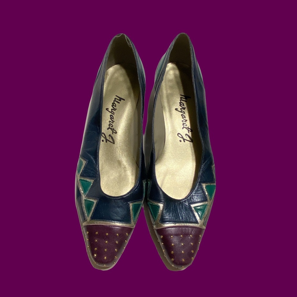 Absolutely iconic true vintage Margaret Jerrold shoes. Size 8.